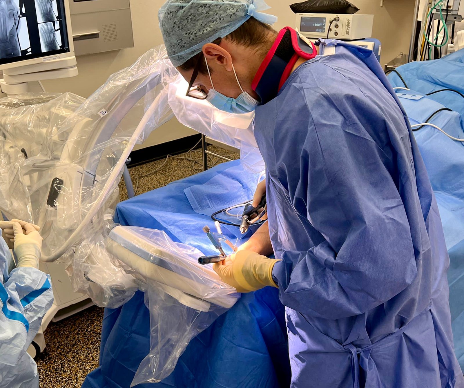 Thomas Goff performing minimally invasive bunion surgery